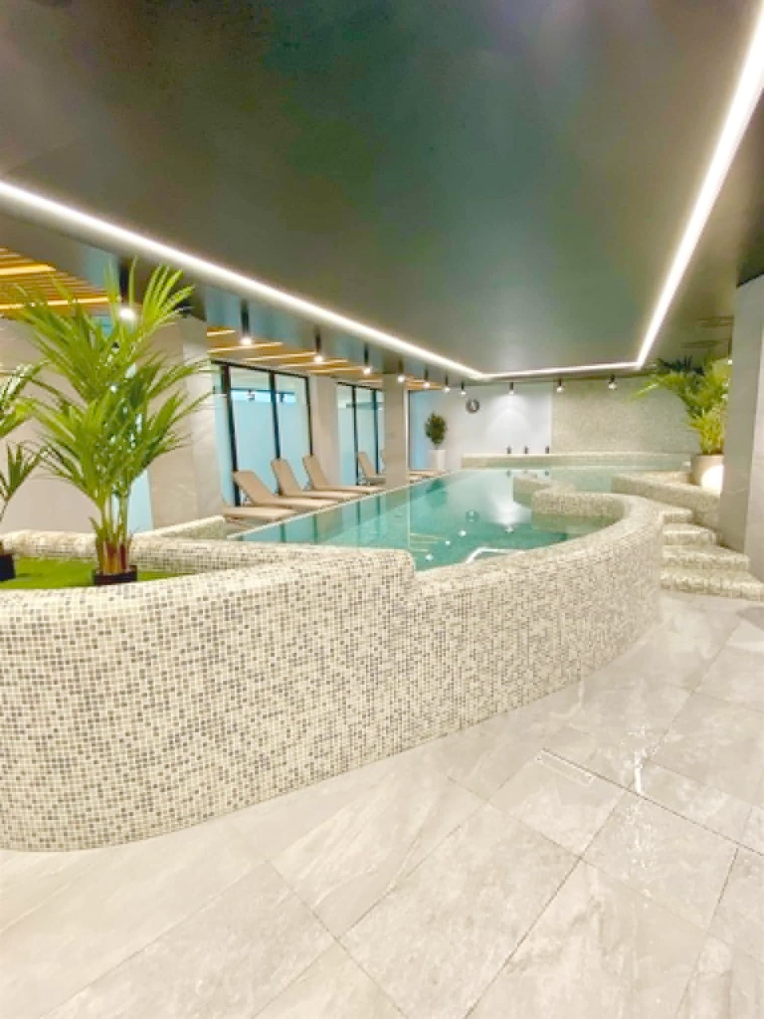 Basen wewnętrzny w strefie SPA
