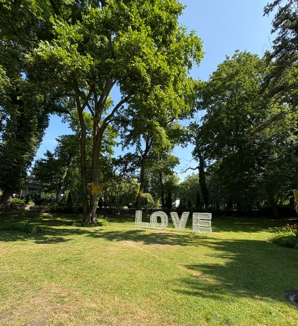 Park z napisem LOVE